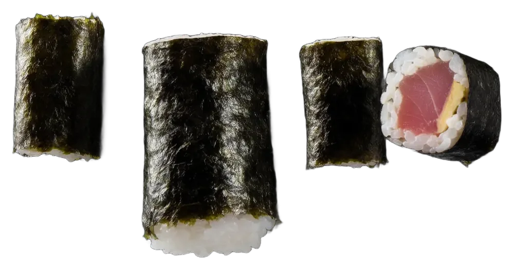Rolos de hosomaki com alga por fora e atum ao centro.